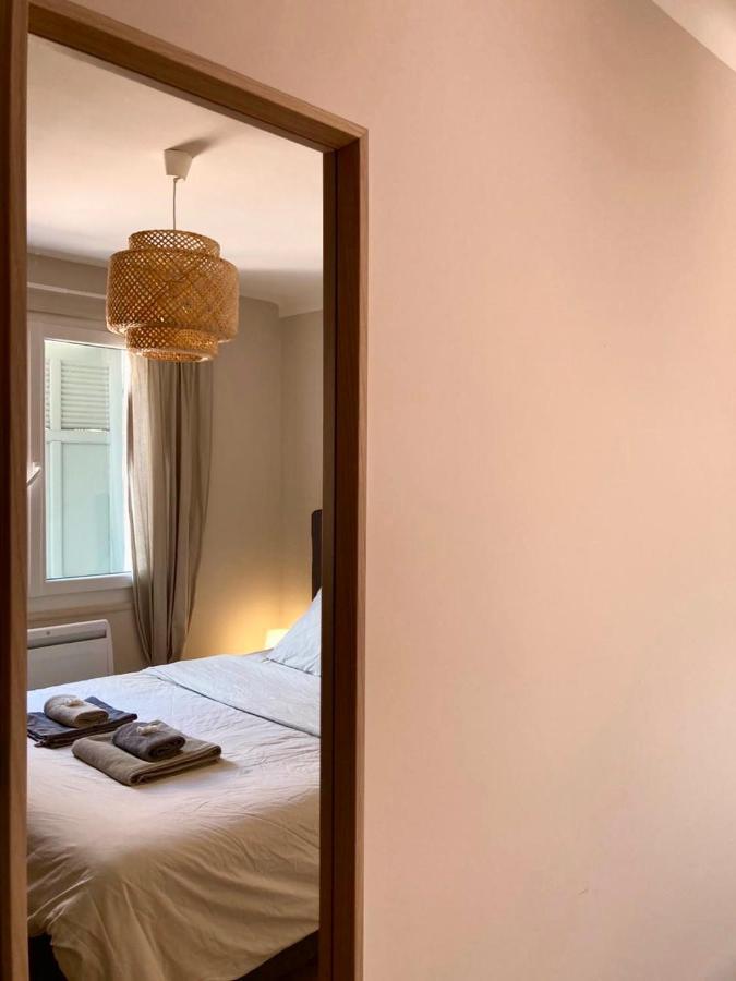 Appart Neuf Au Coeur Du Village De Collobrieres Bagian luar foto